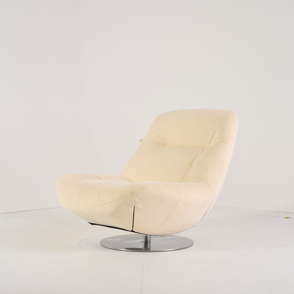 Manarola Swivelling Armchair by Ligne Roset in Alcantara Eggshell | Project Piece – As-Is | Shop Now | MO-LIR-14090200-1198-Hero Image-7