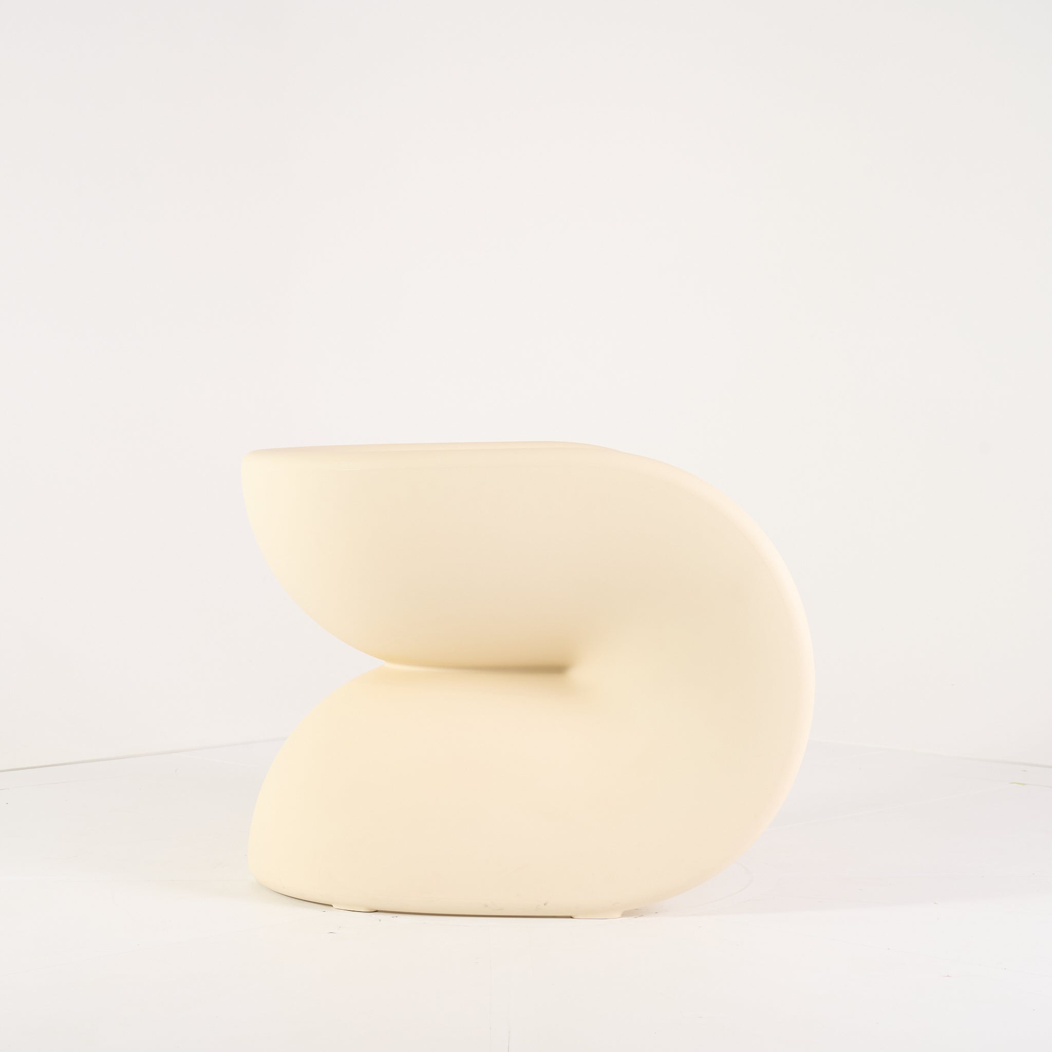 Fortune Chair by Heller in Oatmeal | Gently Used – Good | Shop Now | MO-HLR-2402_01-1382-Hero Image-1