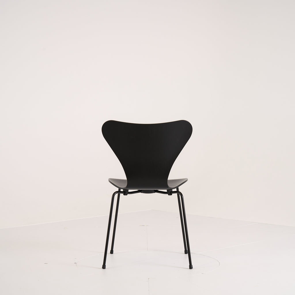 Series 7 Chair by Fritz Hansen in Black Ash / Black | Well Loved – Fair | Shop Now | MO-FHA-3107-59-Hero Image-4