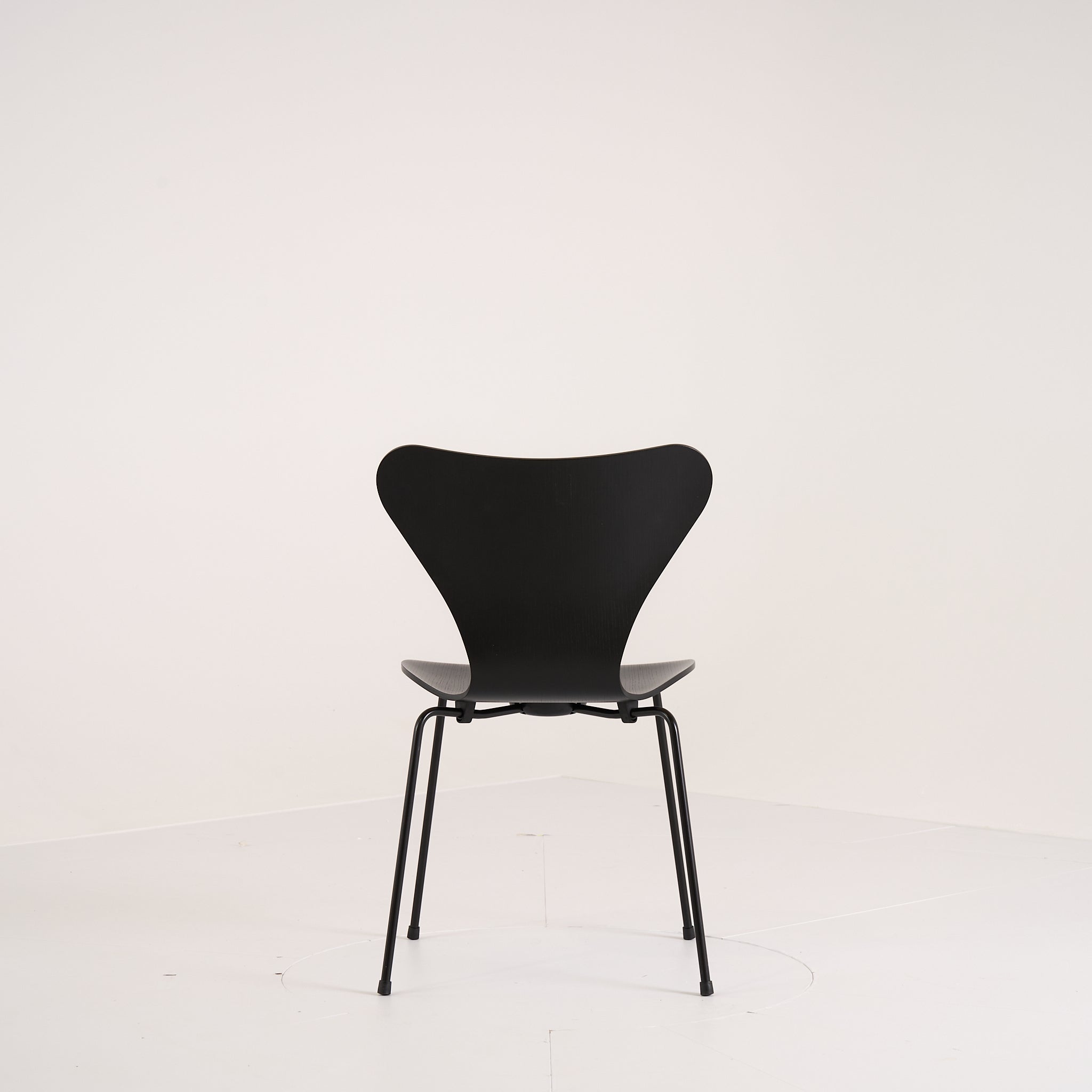 Series 7 Chair by Fritz Hansen in Black Ash / Black | Well Loved – Fair | Shop Now | MO-FHA-3107-59-Hero Image-4