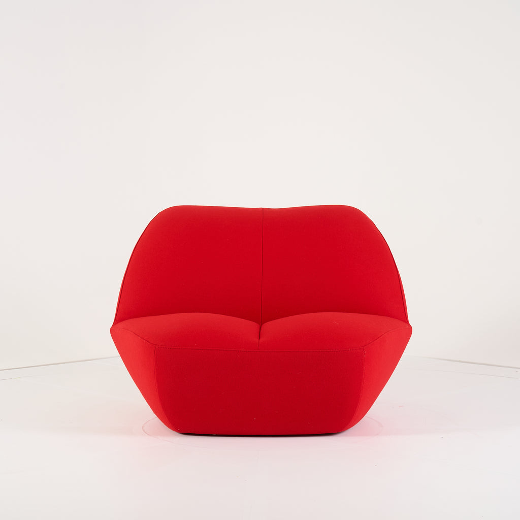 Kisss Lounge Chair by Moooi in Kvadrat Divina 3 Fabric | Gently Used – Good | Shop Now | MO-MOO-8718282779409-1129-Hero Image-4