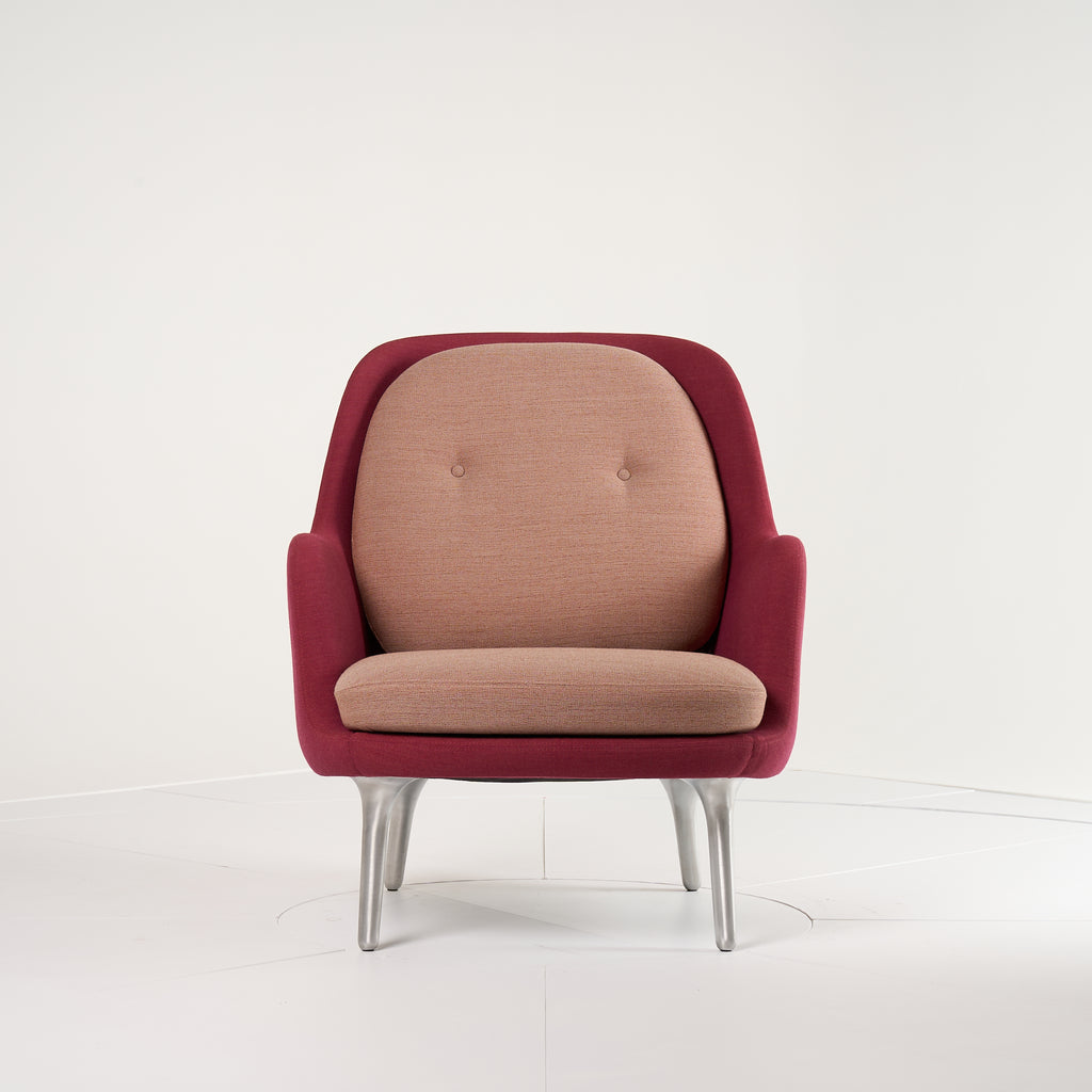 Fri Chair by Fritz Hansen in Floraistic Crisp - Hemp/Rose - Brushed Aluminum | Floor Sample – Very Good | Shop Now | MO-FHA-JH4-43-Hero Image-5