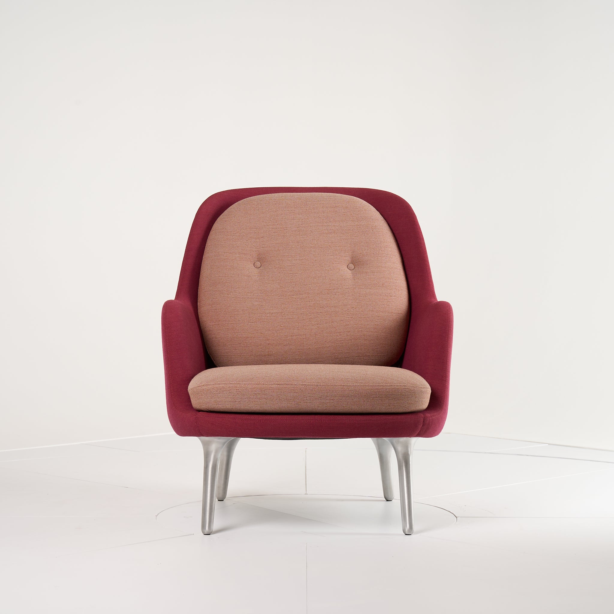 Fri Chair by Fritz Hansen in Floraistic Crisp - Hemp/Rose - Brushed Aluminum | Floor Sample – Very Good | Shop Now | MO-FHA-JH4-43-Hero Image-5