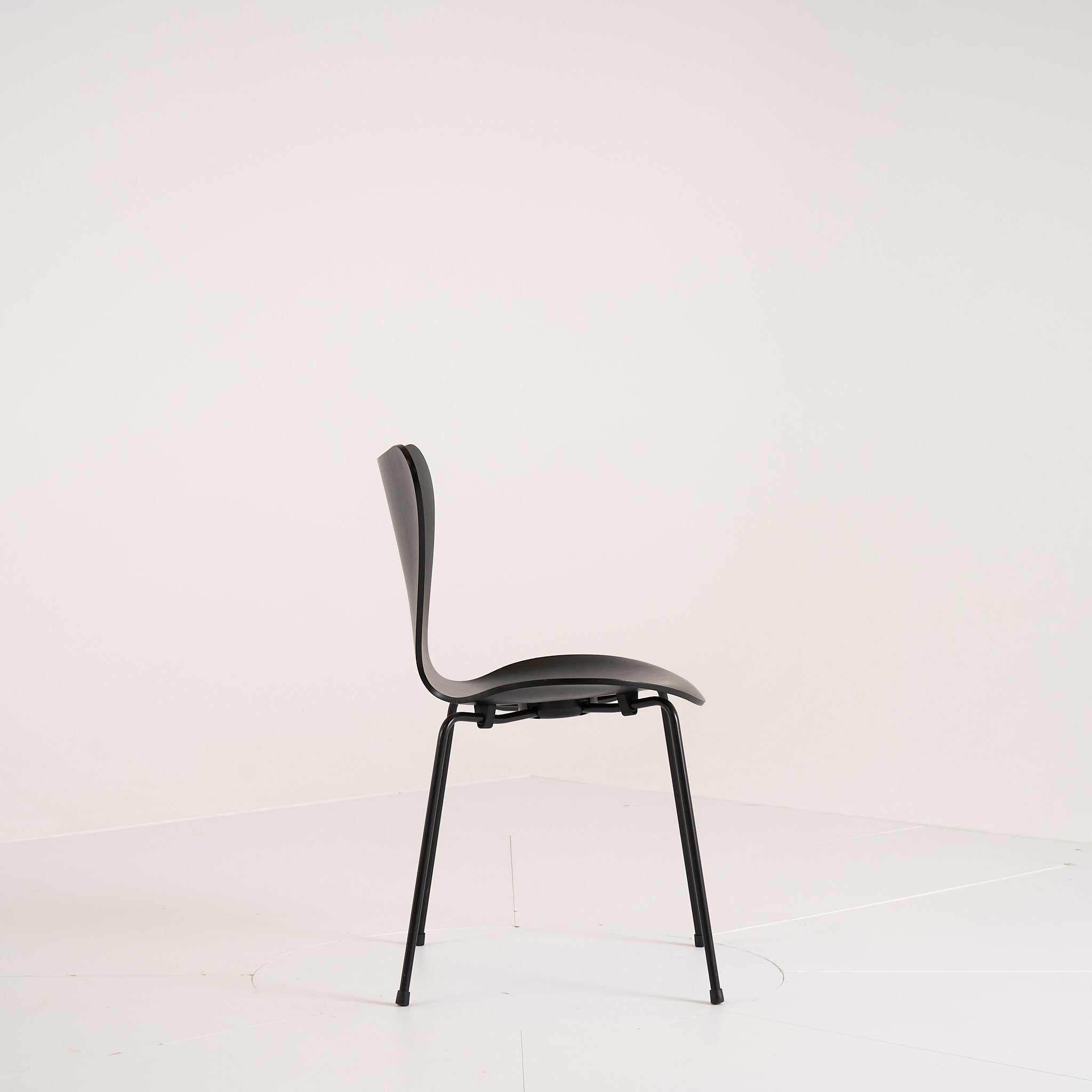 Series 7 Chair by Fritz Hansen in Black Ash / Black | Well Loved – Fair | Shop Now | MO-FHA-3107-59-Hero Image-1