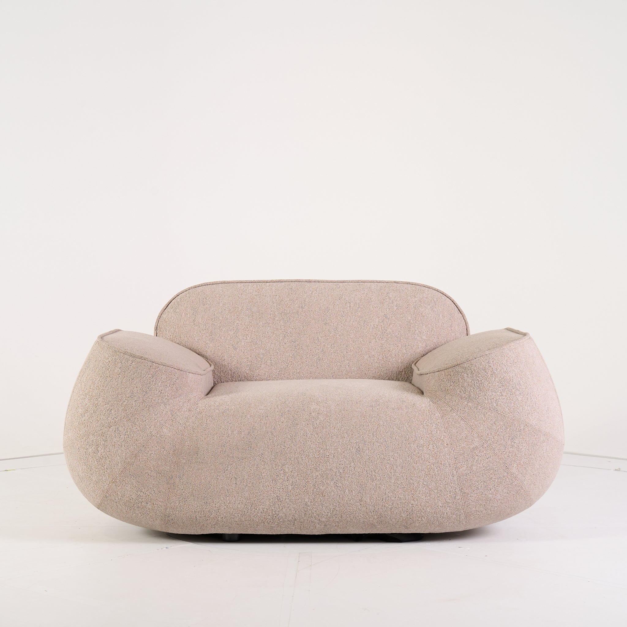 Big George Armchair by Moooi in Arda 211 | Floor Sample – Very Good | Shop Now | MO-MOO-8718282780900-1425-Hero Image-1