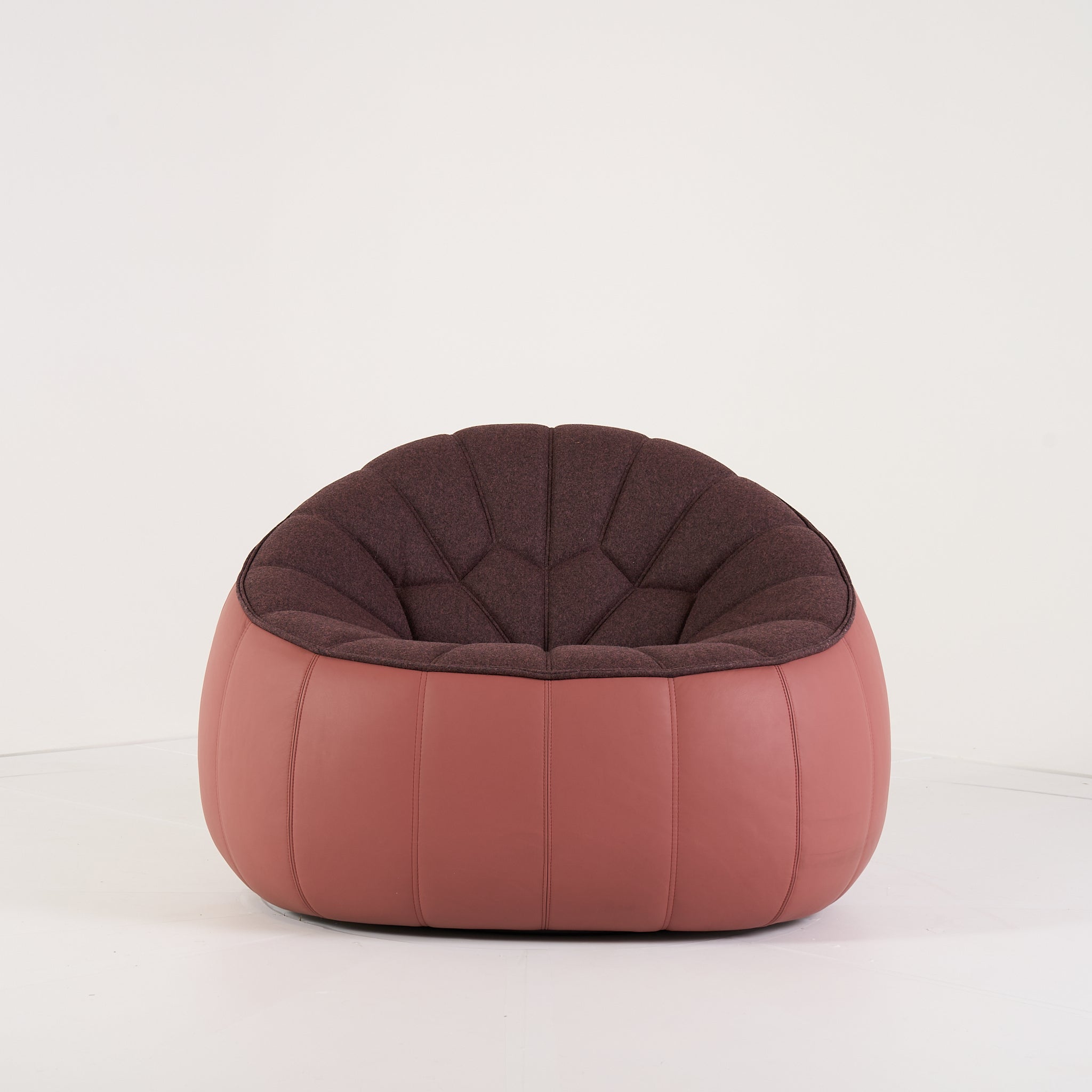 Ottoman Indoor Armchair by Ligne Roset in Cuir / Divina Colombin | Floor Sample – Very Good | Shop Now | MO-LIR-18220120_210-1224-Hero Image-3