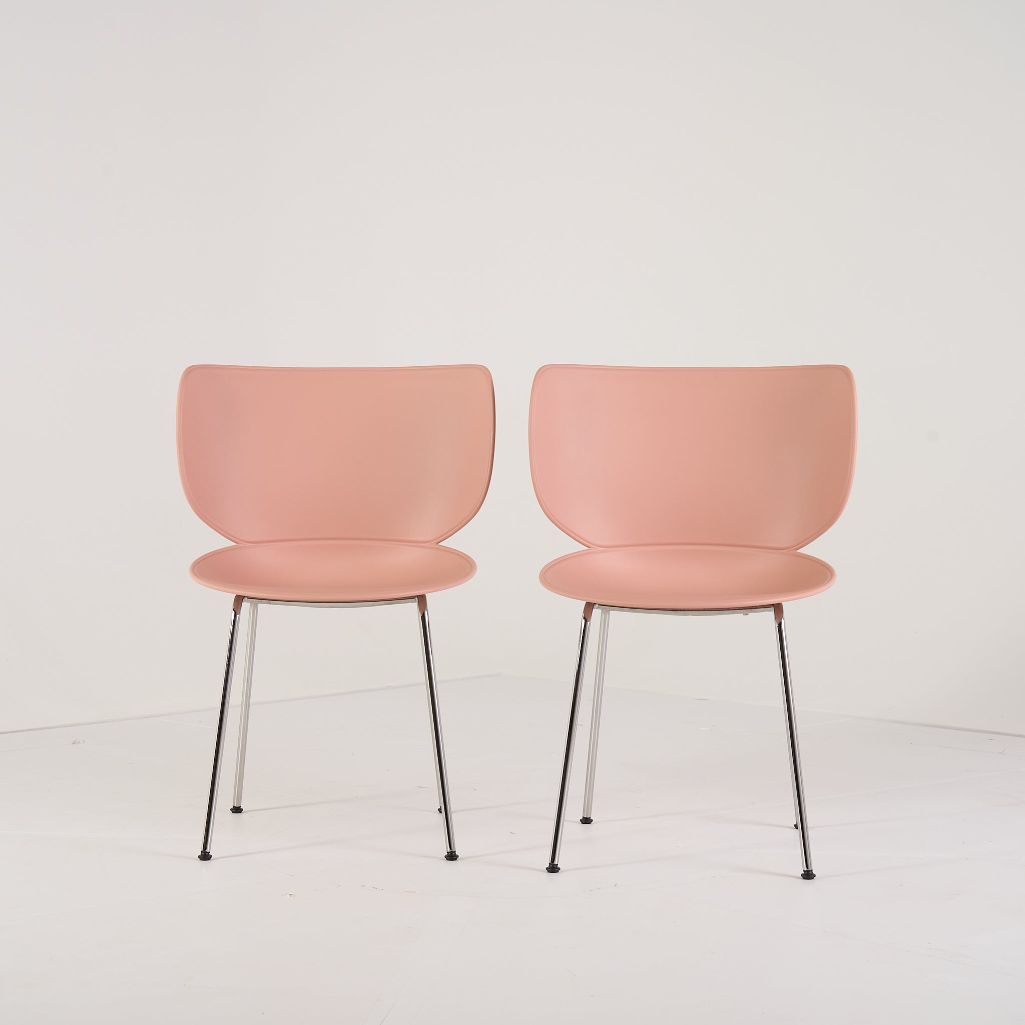 Hana Chairs Unupholstered Set of 2 by Moooi in Dusty Pink / Chrome, Non-Stacking | Floor Sample – Very Good | Shop Now | MO-MOO-8718282380360-141-Hero Image-1