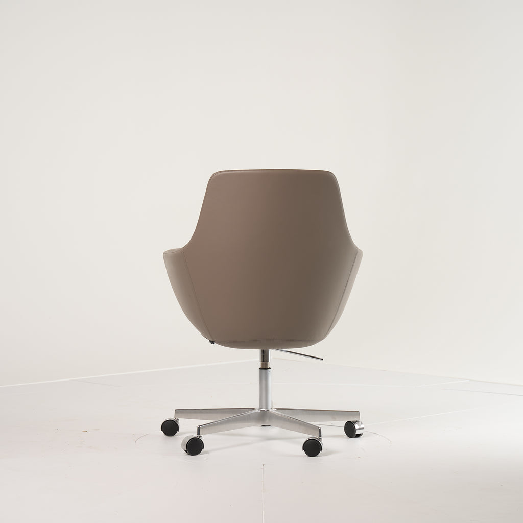 Little Giraffe Chair by Fritz Hansen in Essential Leather Stone / Chrome / Castors | Floor Sample – Very Good | Shop Now | MO-FHA-3211-117-Hero Image-2