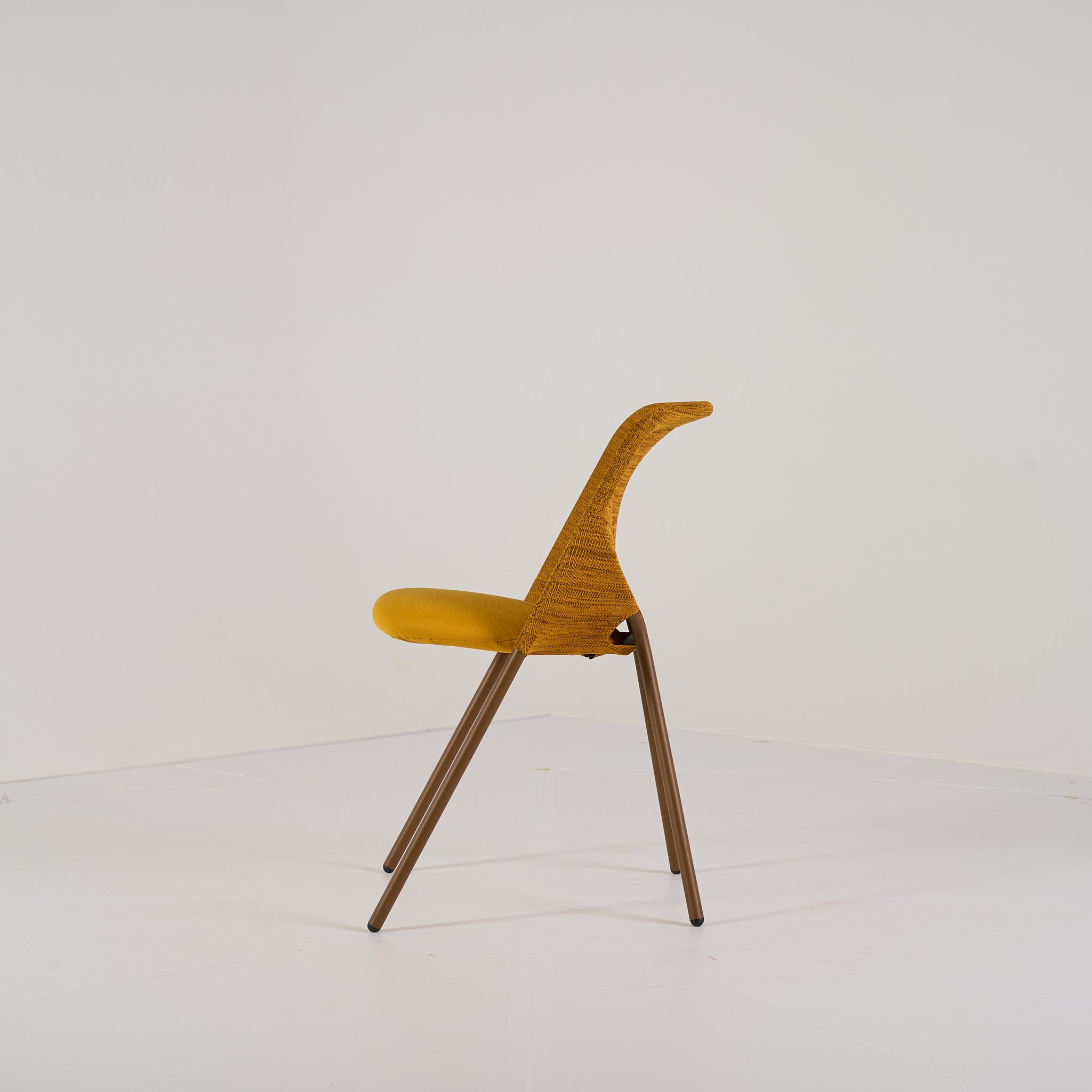Shift Dining Chair by Moooi in Warm Ochre | Well Loved – Fair | Shop Now | MO-MOO-MOSSCDI3-179-Hero Image-3