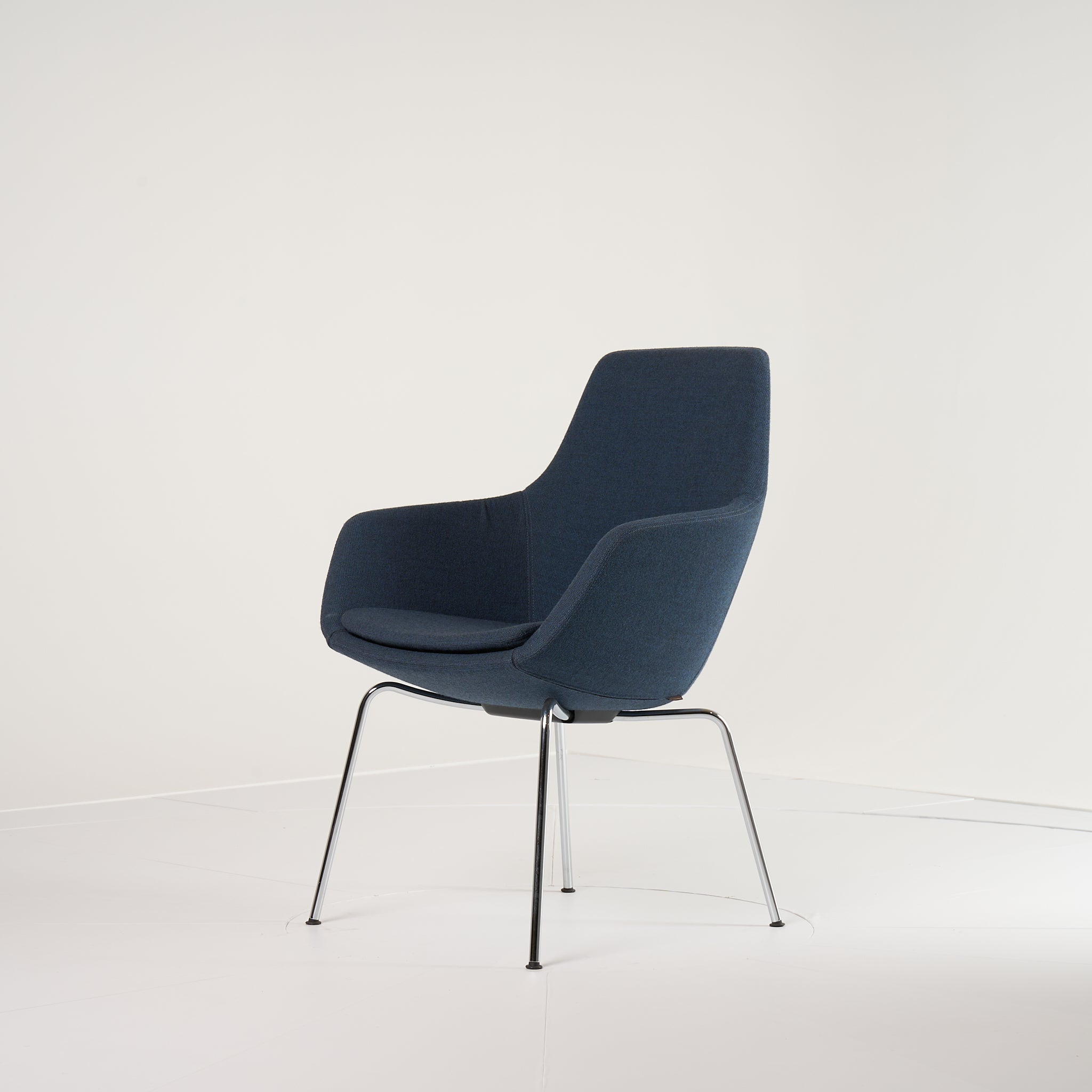 Little Giraffe by Fritz Hansen in Four Legs, Blue / Chromed Steel | Project Piece – As-Is | Shop Now | MO-FHA-3201-115-Hero Image-4