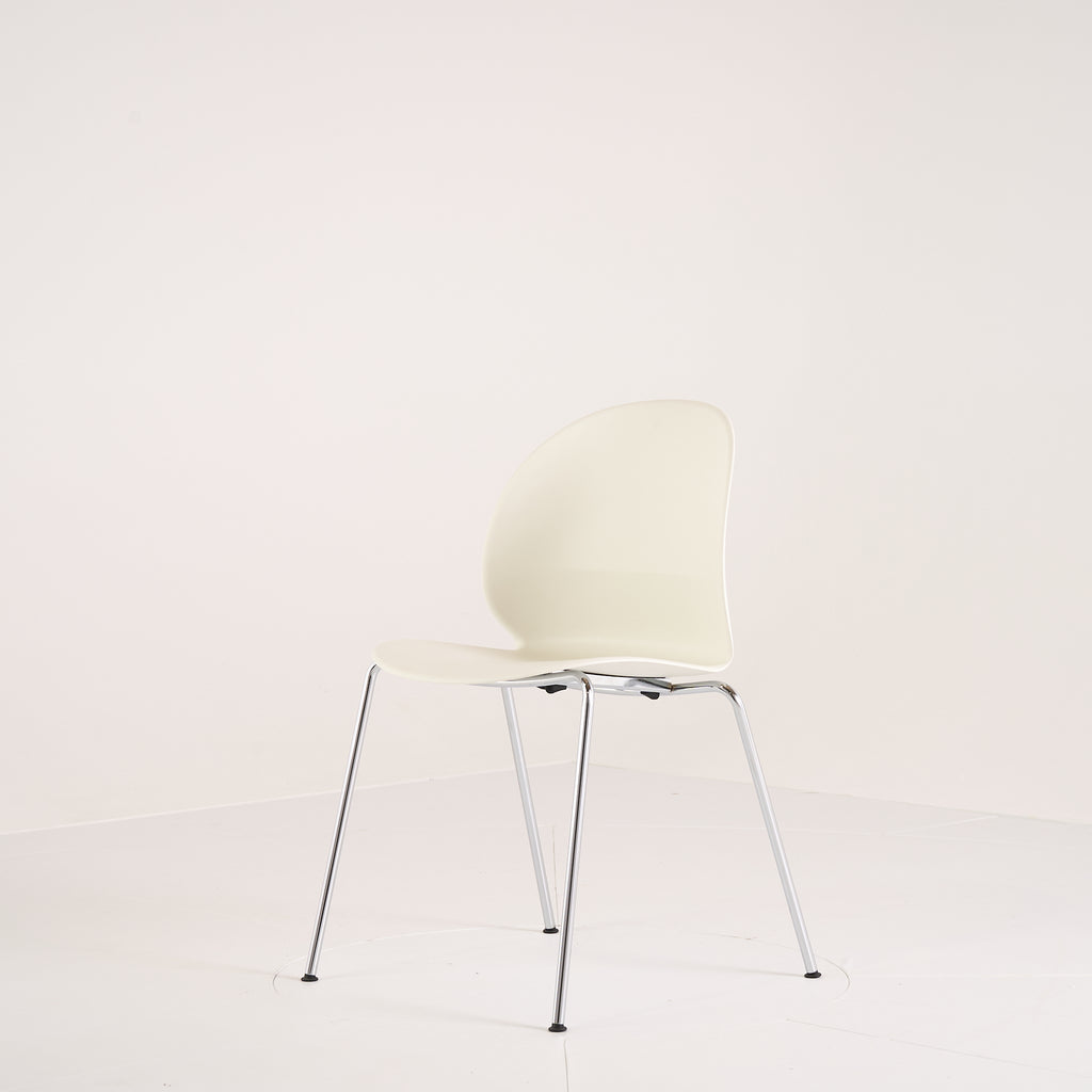 Recycle Chair by Fritz Hansen in Off White / Chrome | Well Loved – Fair | Shop Now | MO-FHA-N02_10_Chair-93-Hero Image-4