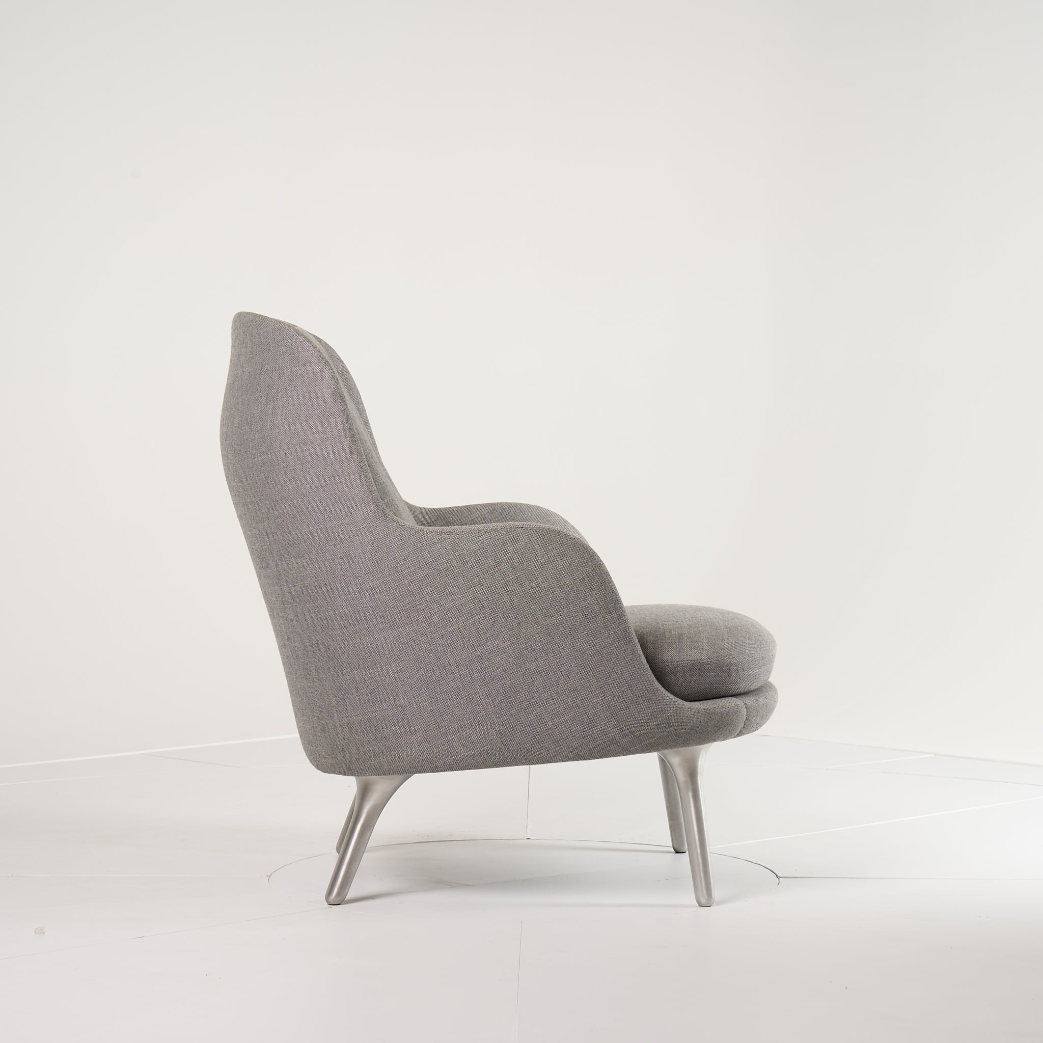 Fri Chair by Fritz Hansen in Light Grey / Brushed Aluminum | Open Box – Excellent | Shop Now | MO-FHA-JH4-44-Hero Image-3