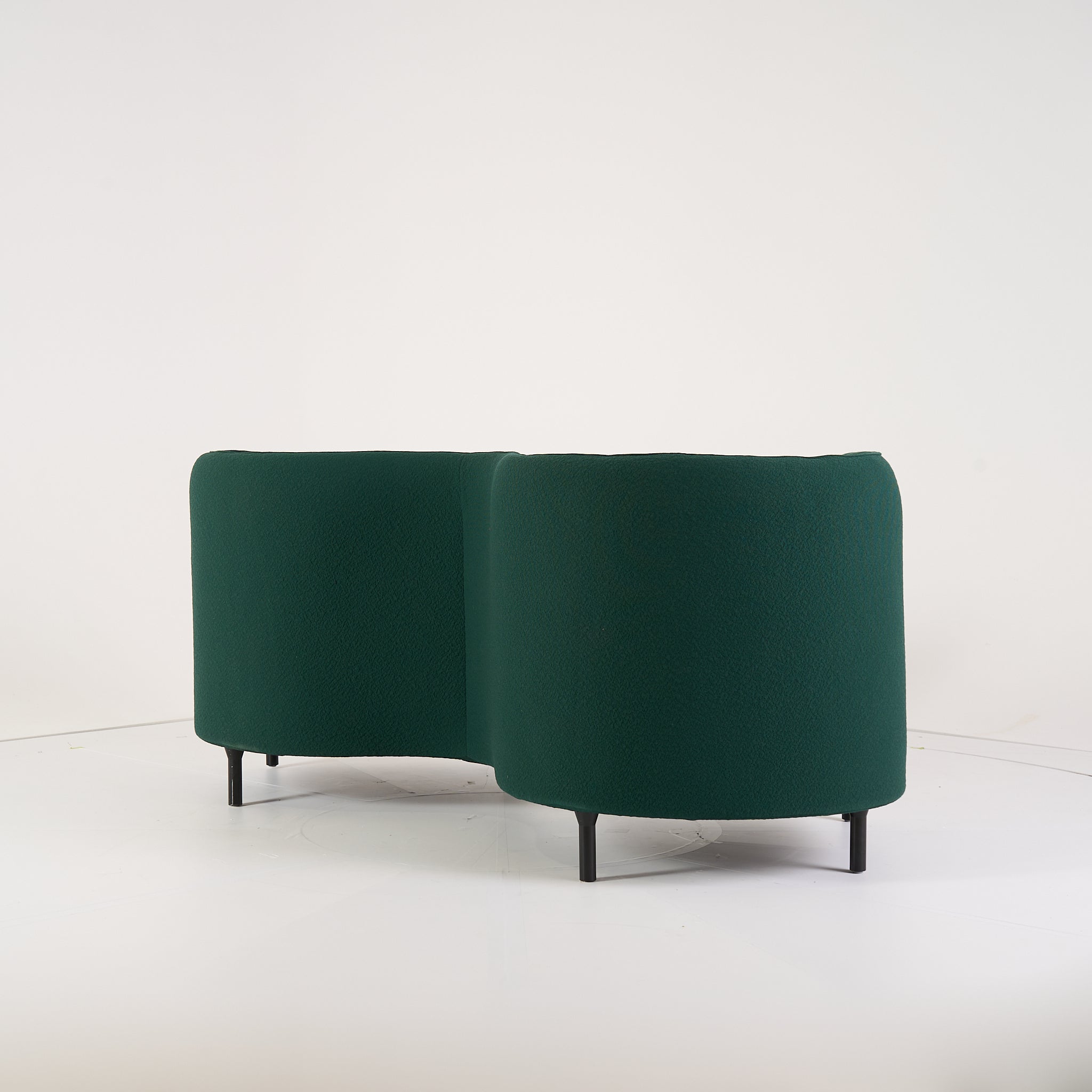 Hémicycle Vis-a-vis seat by Ligne Roset in Maxi Sapin | Well Loved – Fair | Shop Now | MO-LIR-14200600-1211-Hero Image-5