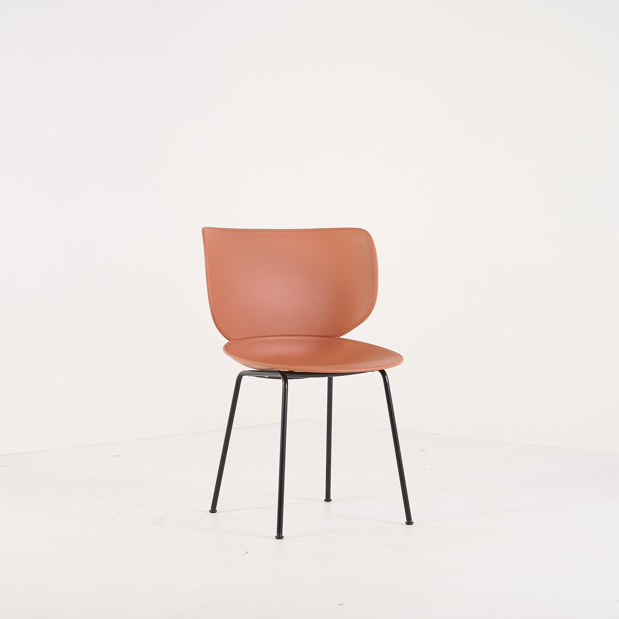 Hana Chair Un-Upholstered by Moooi in Terracotta Non-Stackable Black | Gently Used – Good | Shop Now | MO-MOO-8718282386935-1430-Hero Image-2
