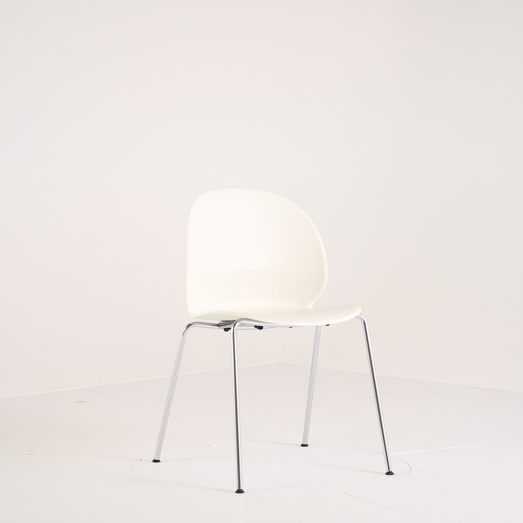 Recycle Chair by Fritz Hansen in Off White / Chrome | Well Loved – Fair | Shop Now | MO-FHA-N02_10_Chair-93-Hero Image-7