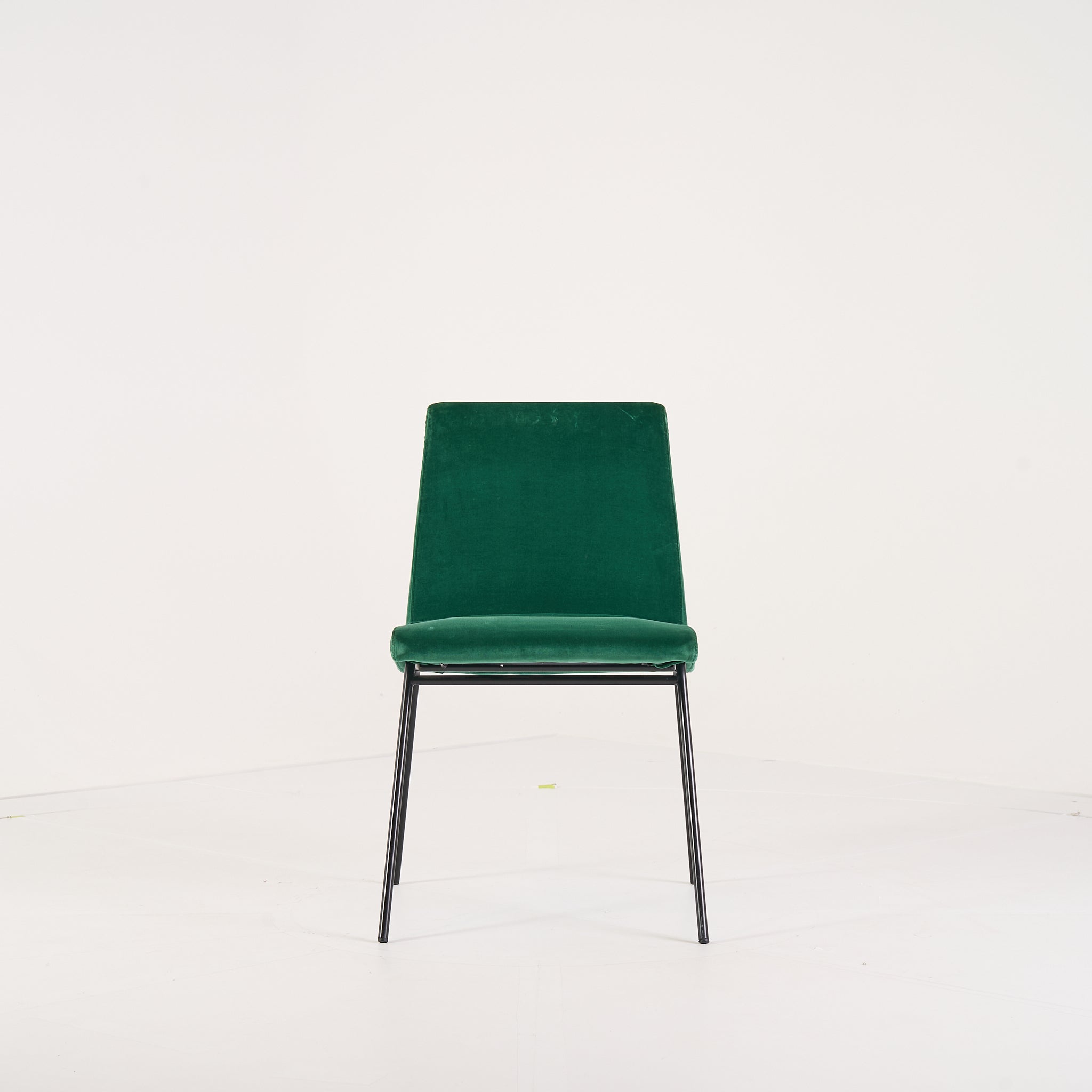 Tv Dining chair by Ligne Roset in Harald Meleze | Well Loved – Fair | Shop Now | MO-LIR-10262000-1208-Hero Image-1