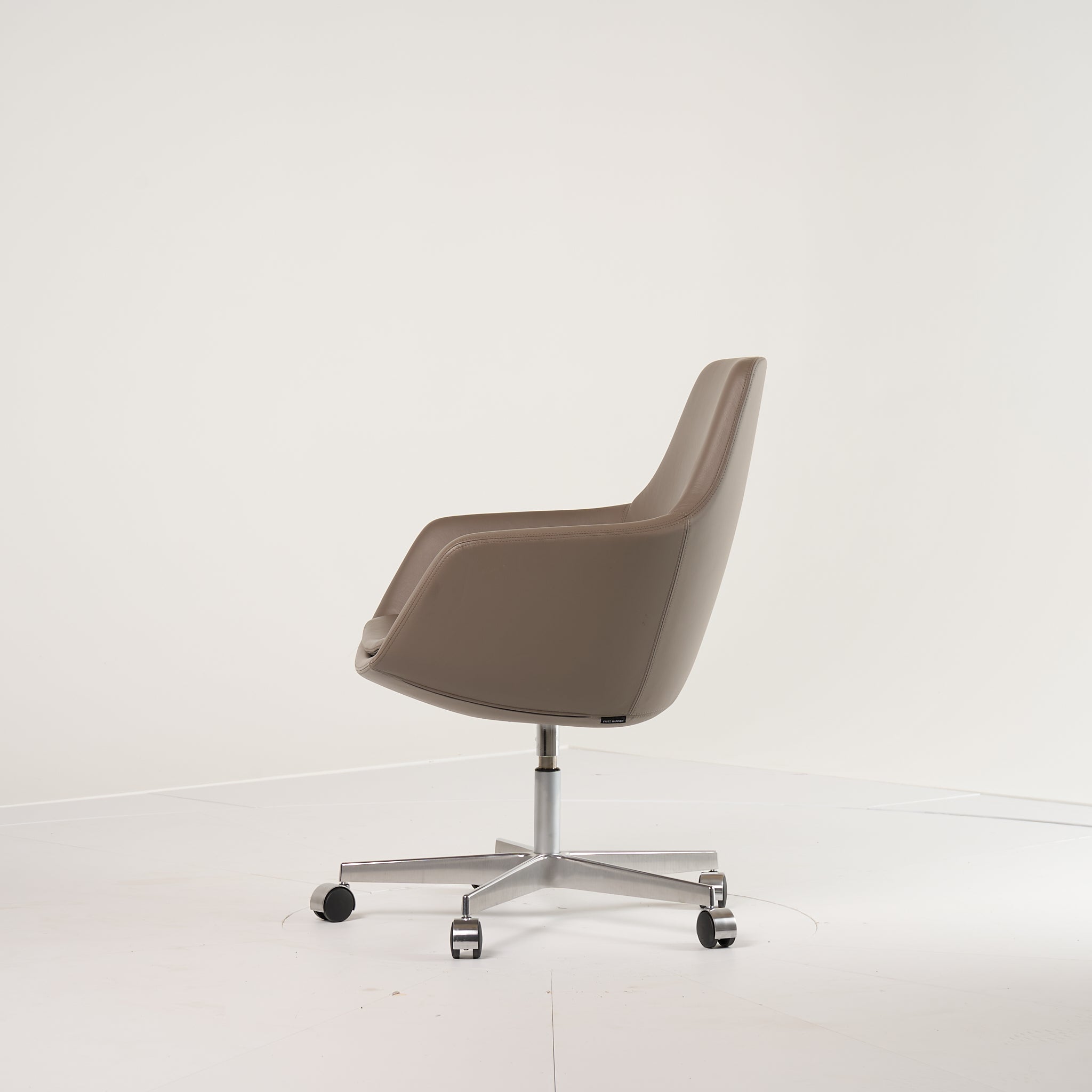 Little Giraffe Chair by Fritz Hansen in Essential Leather Stone / Chrome / Castors | Floor Sample – Very Good | Shop Now | MO-FHA-3211-117-Hero Image-1