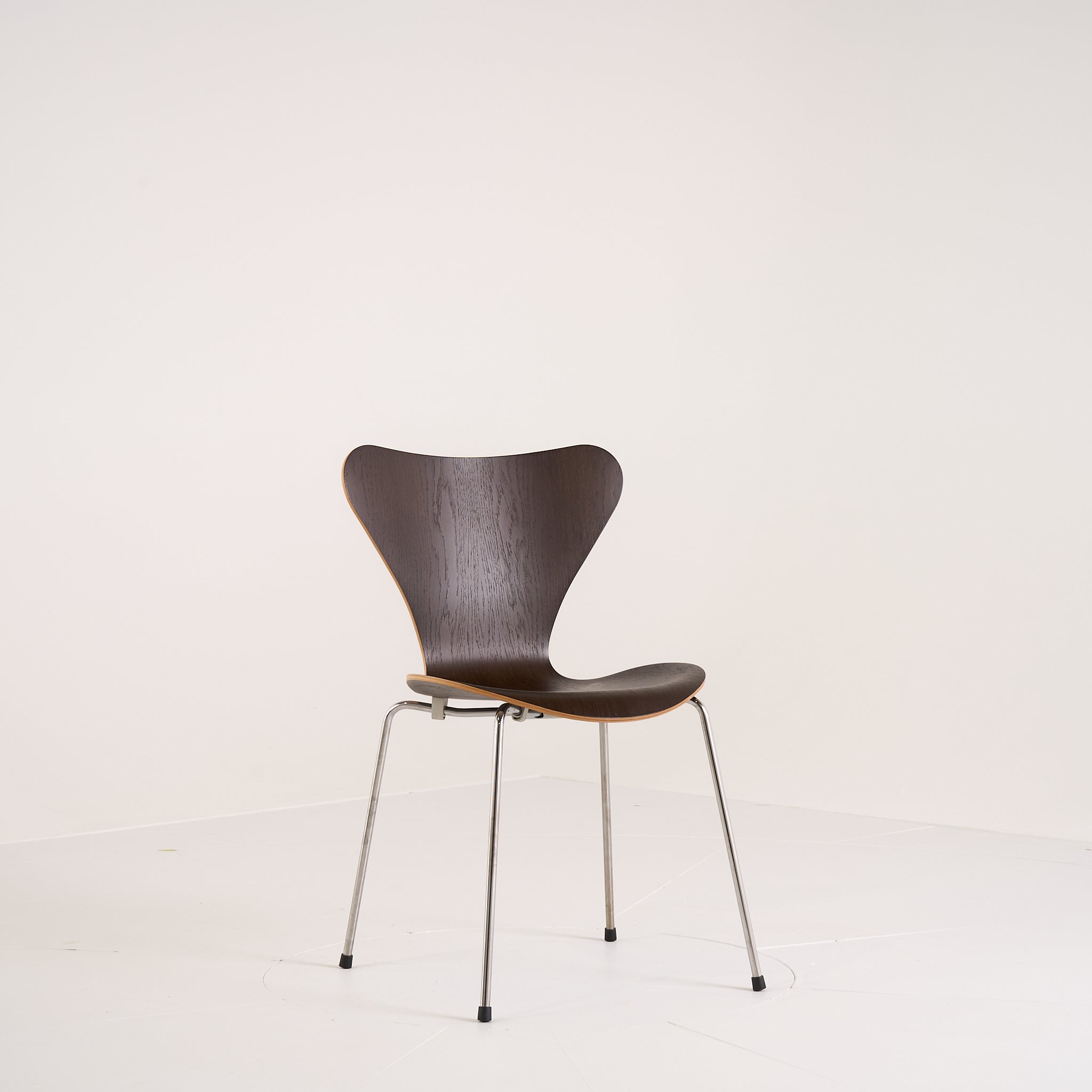 Series 7 Chair by Fritz Hansen in Dark Stained Oak Veneer / Chrome | Well Loved – Fair | Shop Now | MO-FHA-3107-123-Hero Image-3