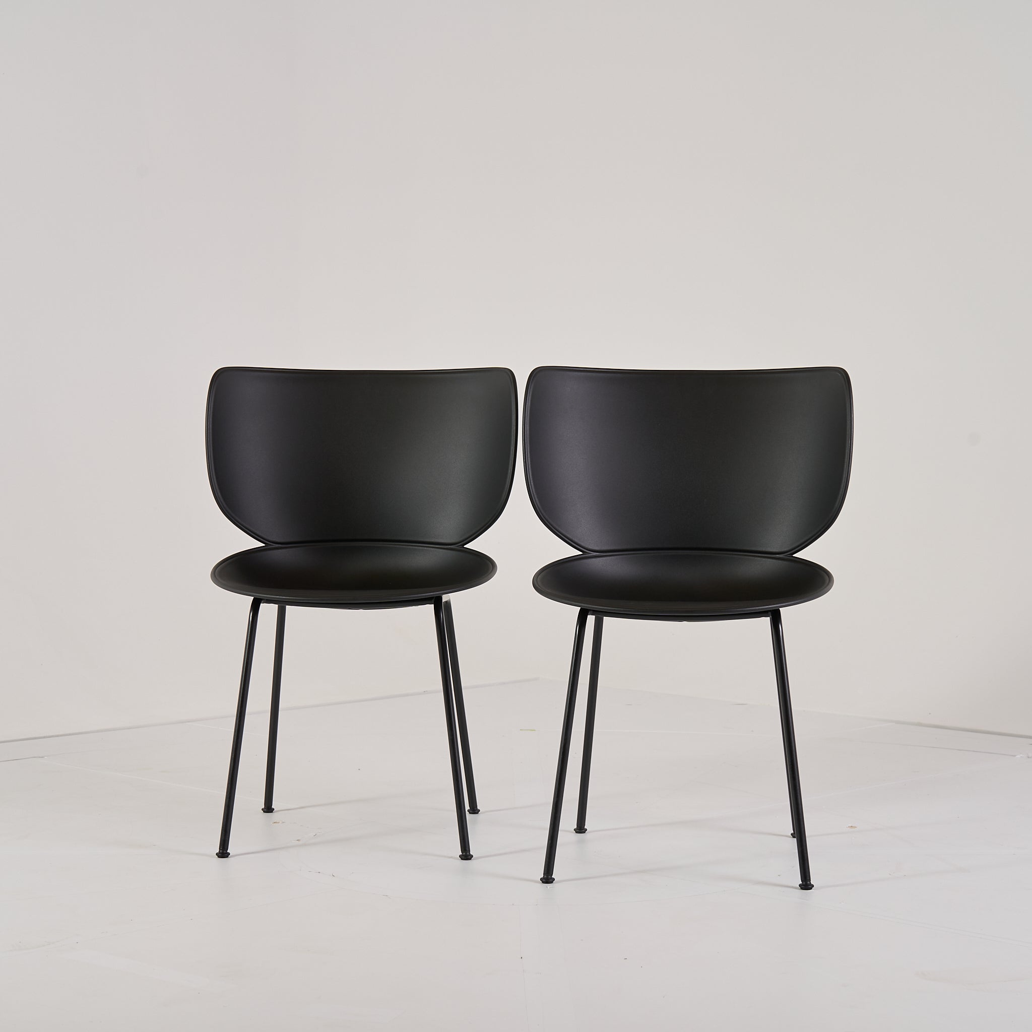Hana Chairs Unupholstered Set of 2 by Moooi in Black / Non-Stacking | Floor Sample – Very Good | Shop Now | MO-MOO-8718282380278-1249-Hero Image-3