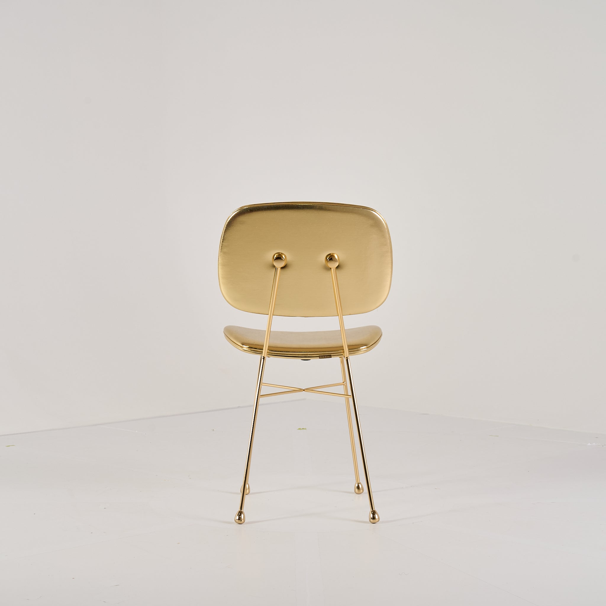 The Golden Chair by Moooi in Gold / Plated with Real Gold | Well Loved – Fair | Shop Now | MO-MOO-8718282340142-149-Hero Image-7