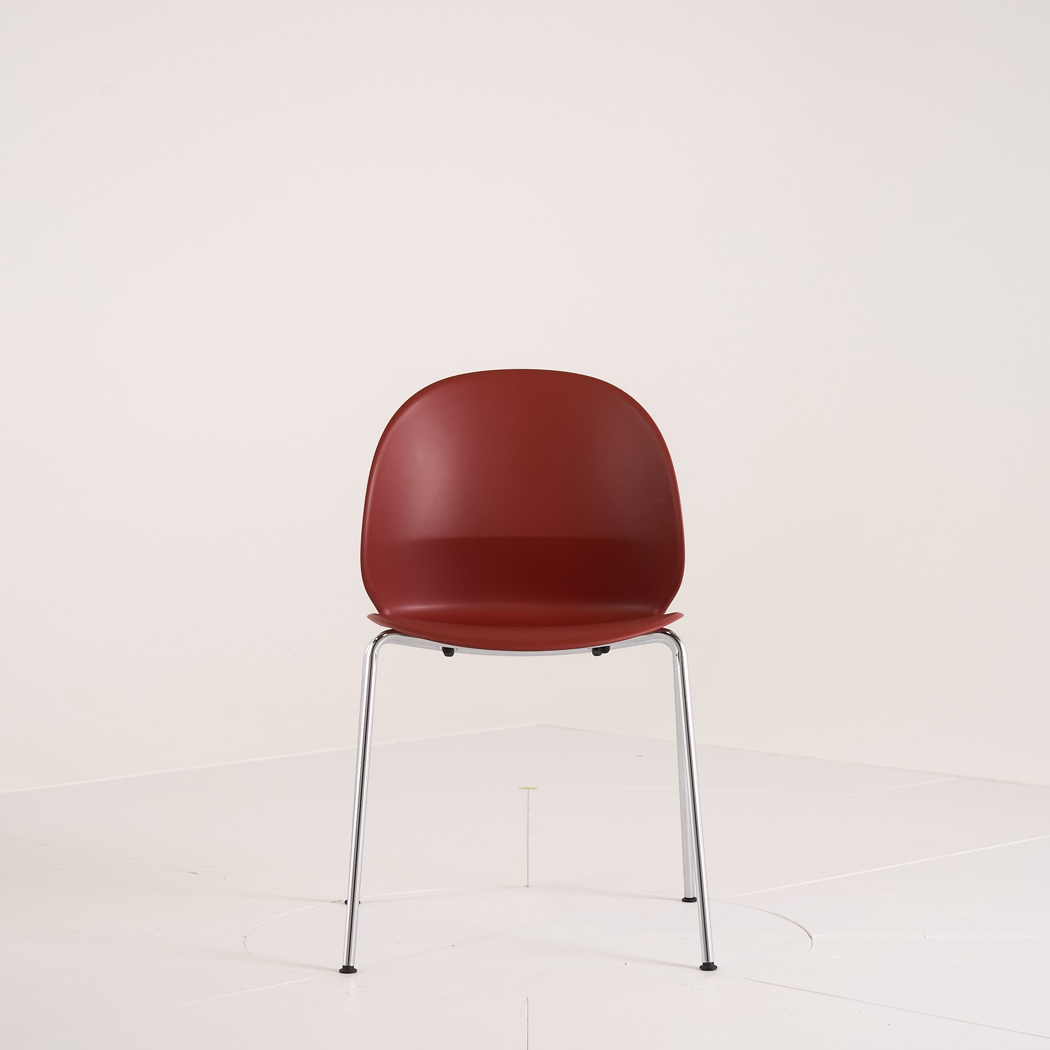Recycle Chair by Fritz Hansen in Dark Red / Chrome | Gently Used – Good | Shop Now | MO-FHA-N02_10_Chair-89-Hero Image-4