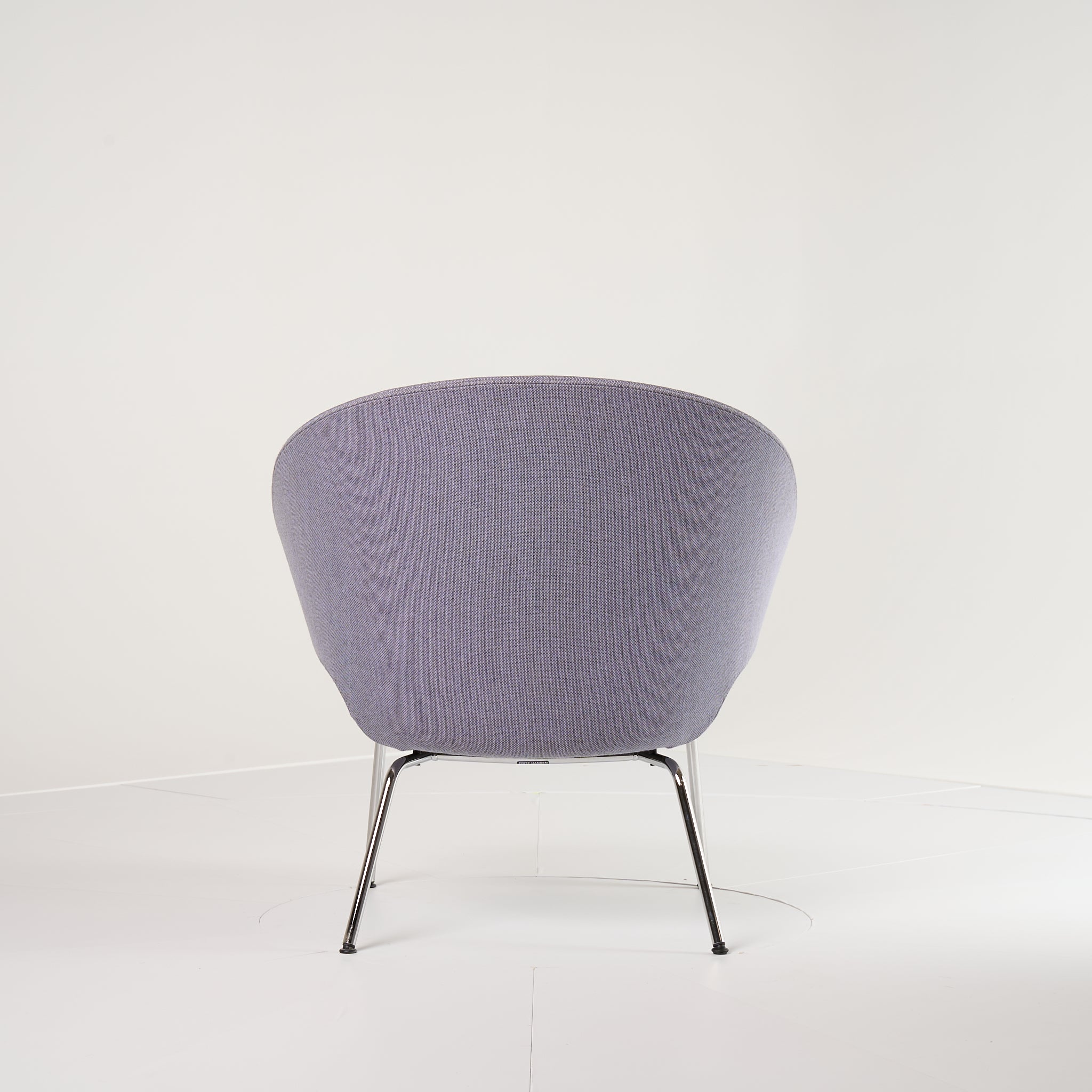 Let Chair by Fritz Hansen in Rewool 0658 / Chrome | Floor Sample – Very Good | Shop Now | MO-FHA-SH210-36-Hero Image-4