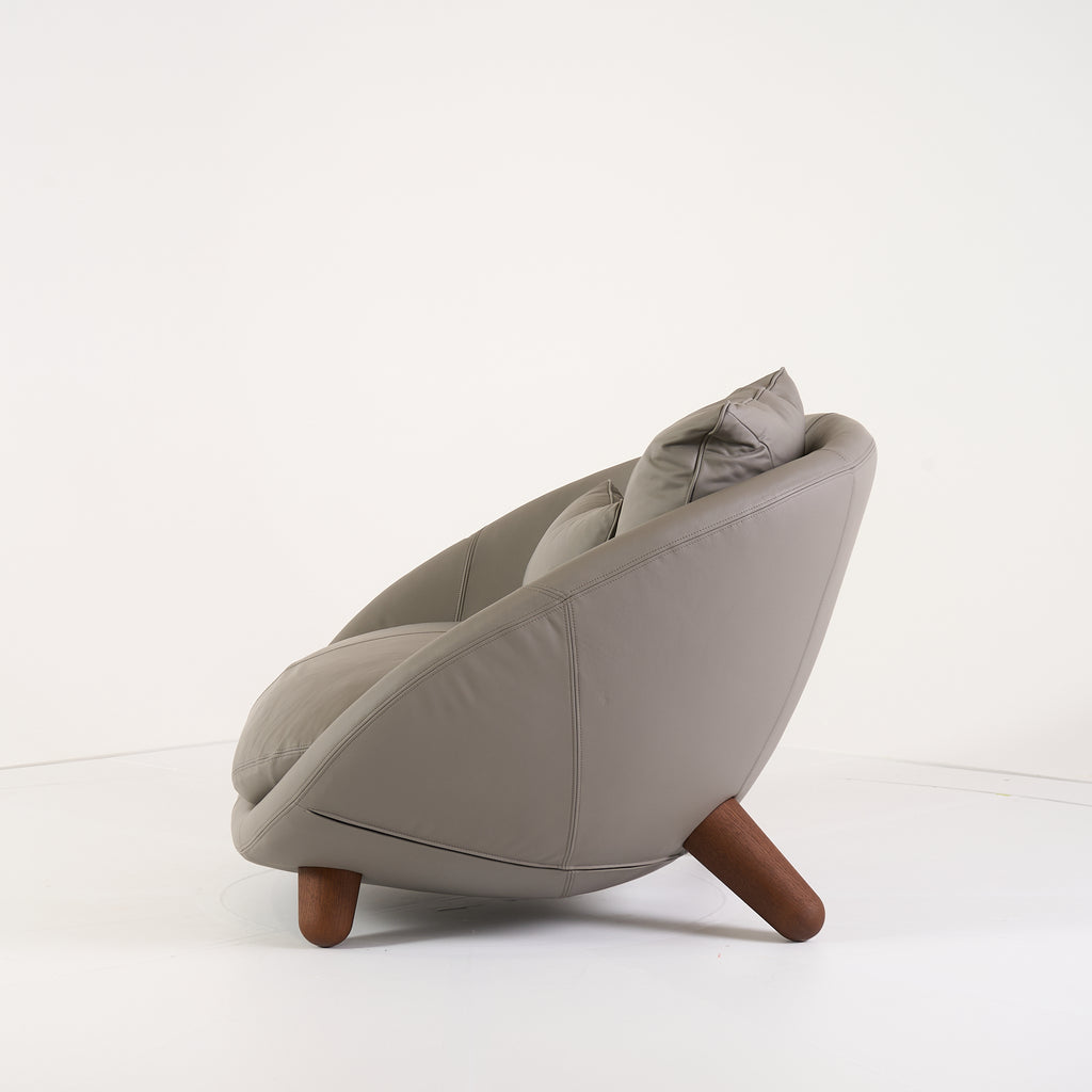 Love Sofa by Moooi in Spectrum Grey 30131, Cinnamon Legs | Floor Sample – Very Good | Shop Now | MO-MOO-8718282783796-175-Hero Image-5