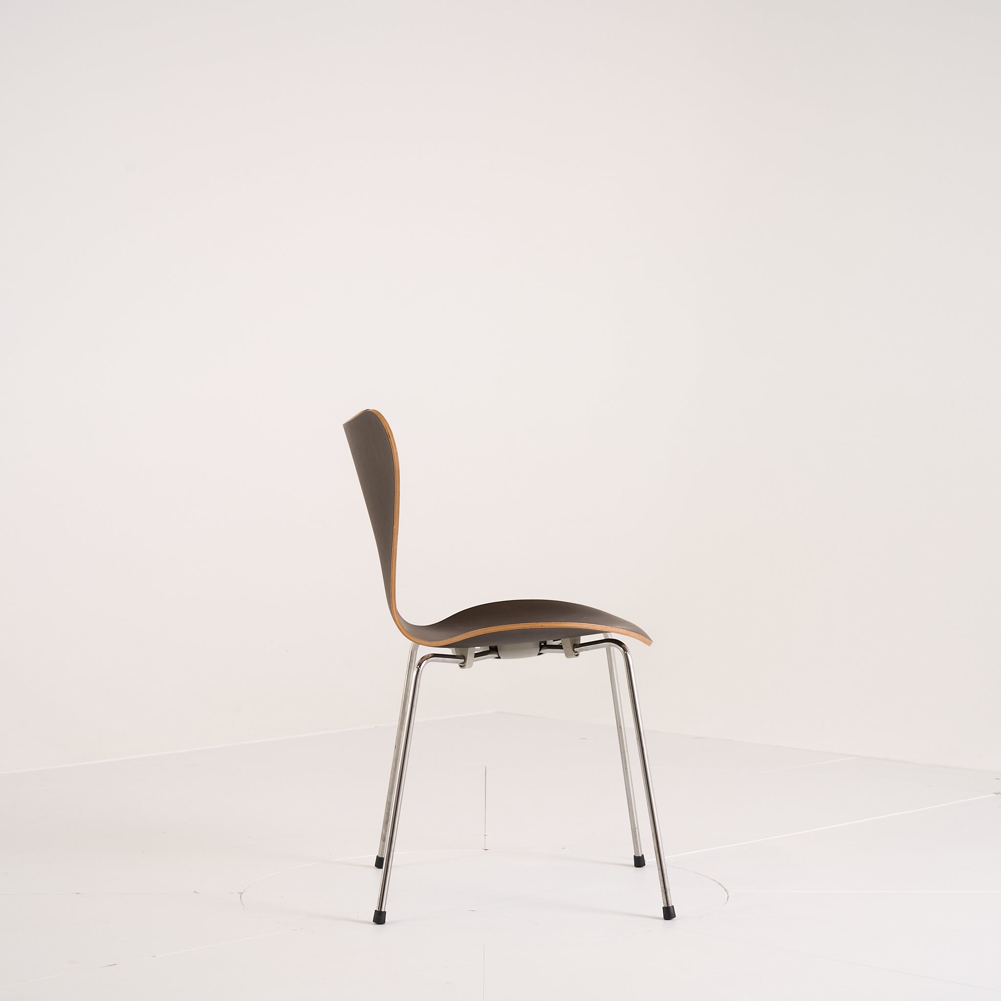 Series 7 Chair by Fritz Hansen in Dark Stained Oak Veneer / Chrome | Well Loved – Fair | Shop Now | MO-FHA-3107-58-Hero Image-3