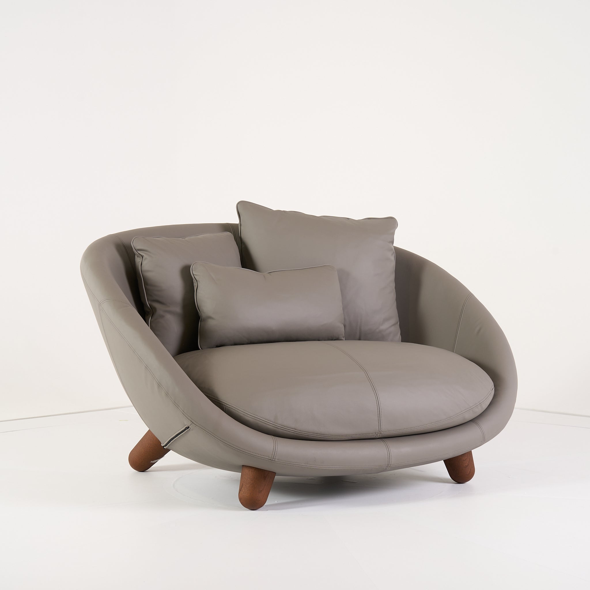 Love Sofa by Moooi in Spectrum Grey 30131, Cinnamon Legs | Floor Sample – Very Good | Shop Now | MO-MOO-8718282783796-175-Hero Image-1
