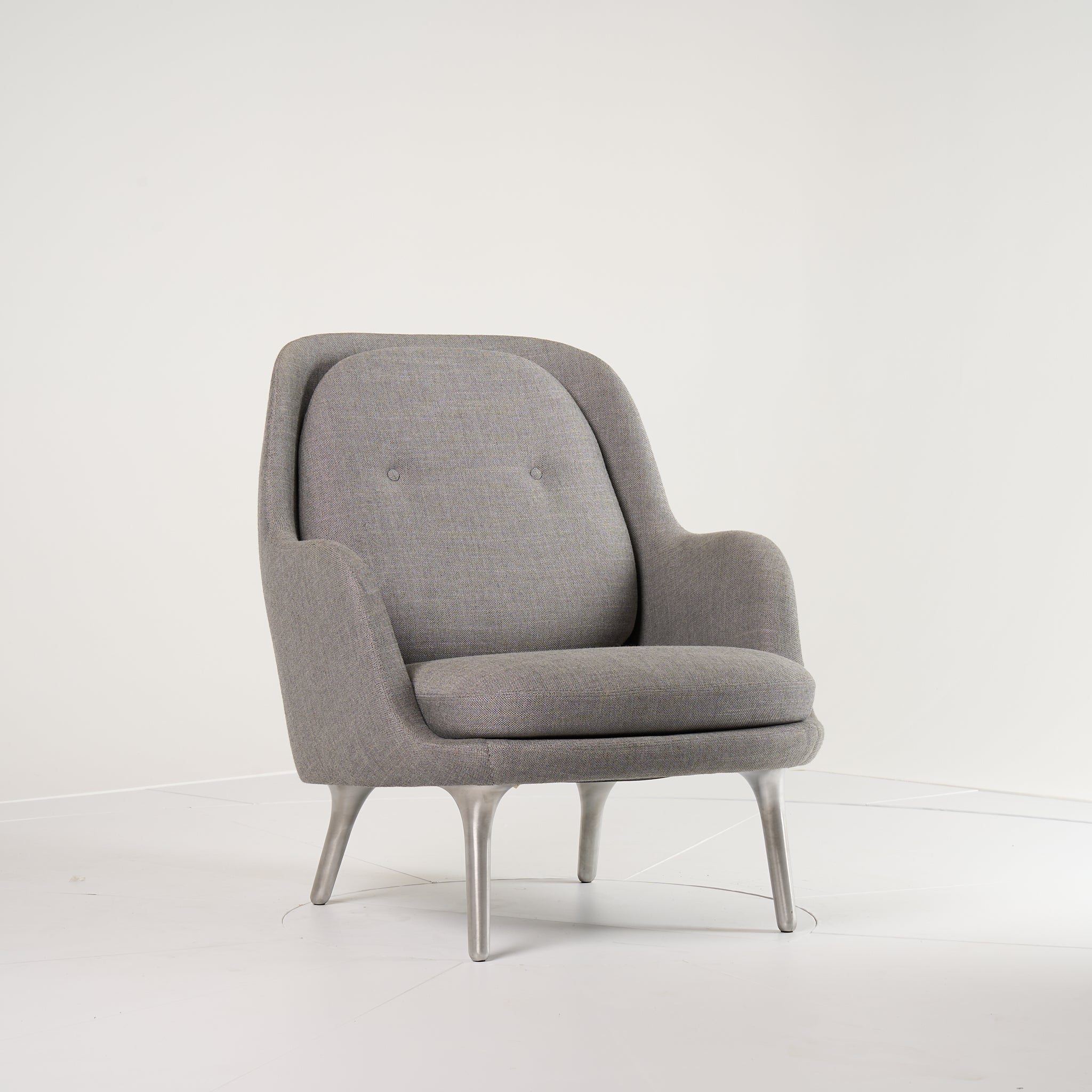 Fri Chair by Fritz Hansen in Light Grey / Brushed Aluminum | Open Box – Excellent | Shop Now | MO-FHA-JH4-44-Hero Image-1