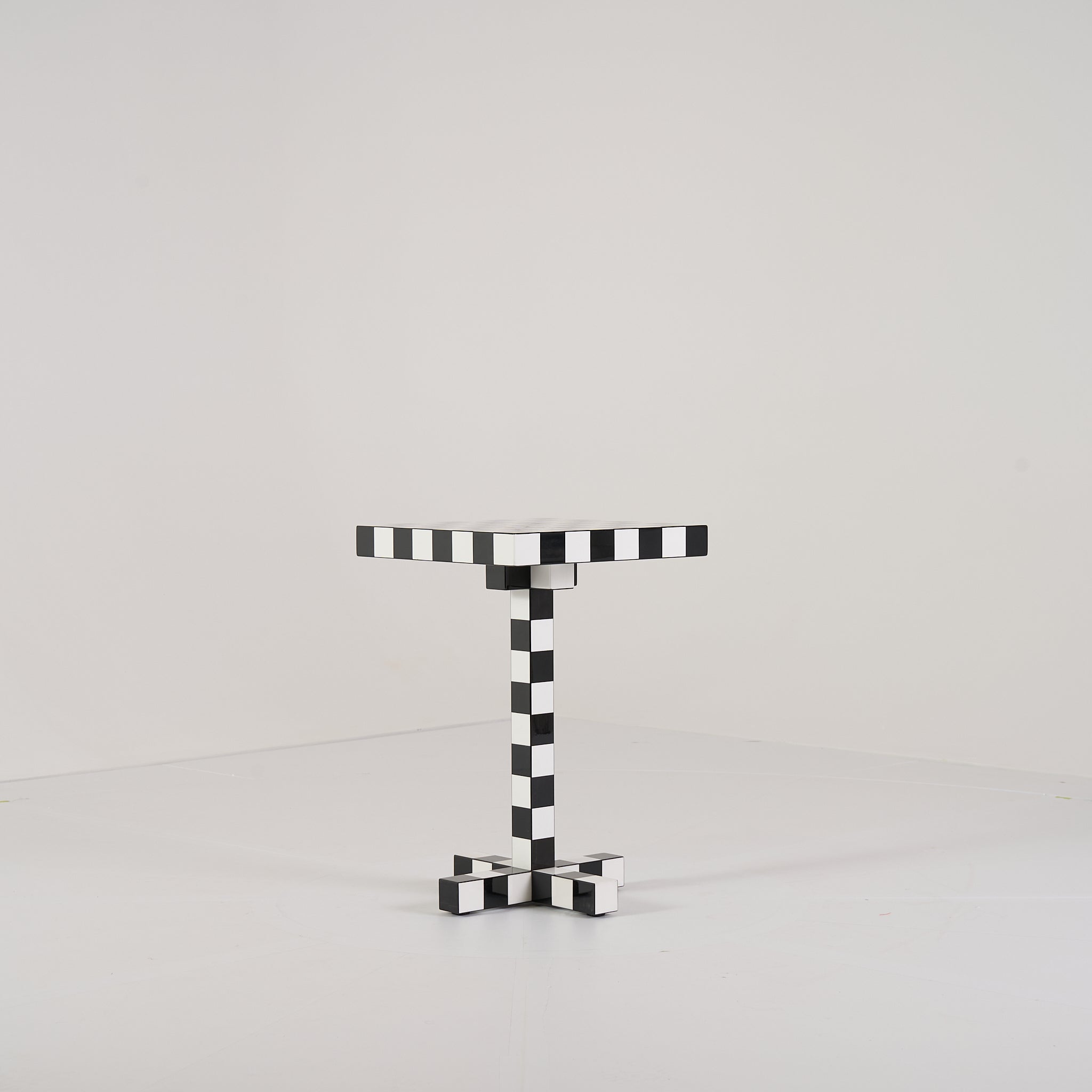 Chess Table by Moooi in Chess Table | Gently Used – Good | Shop Now | MO-MOO-8718282338033-159-Hero Image-7