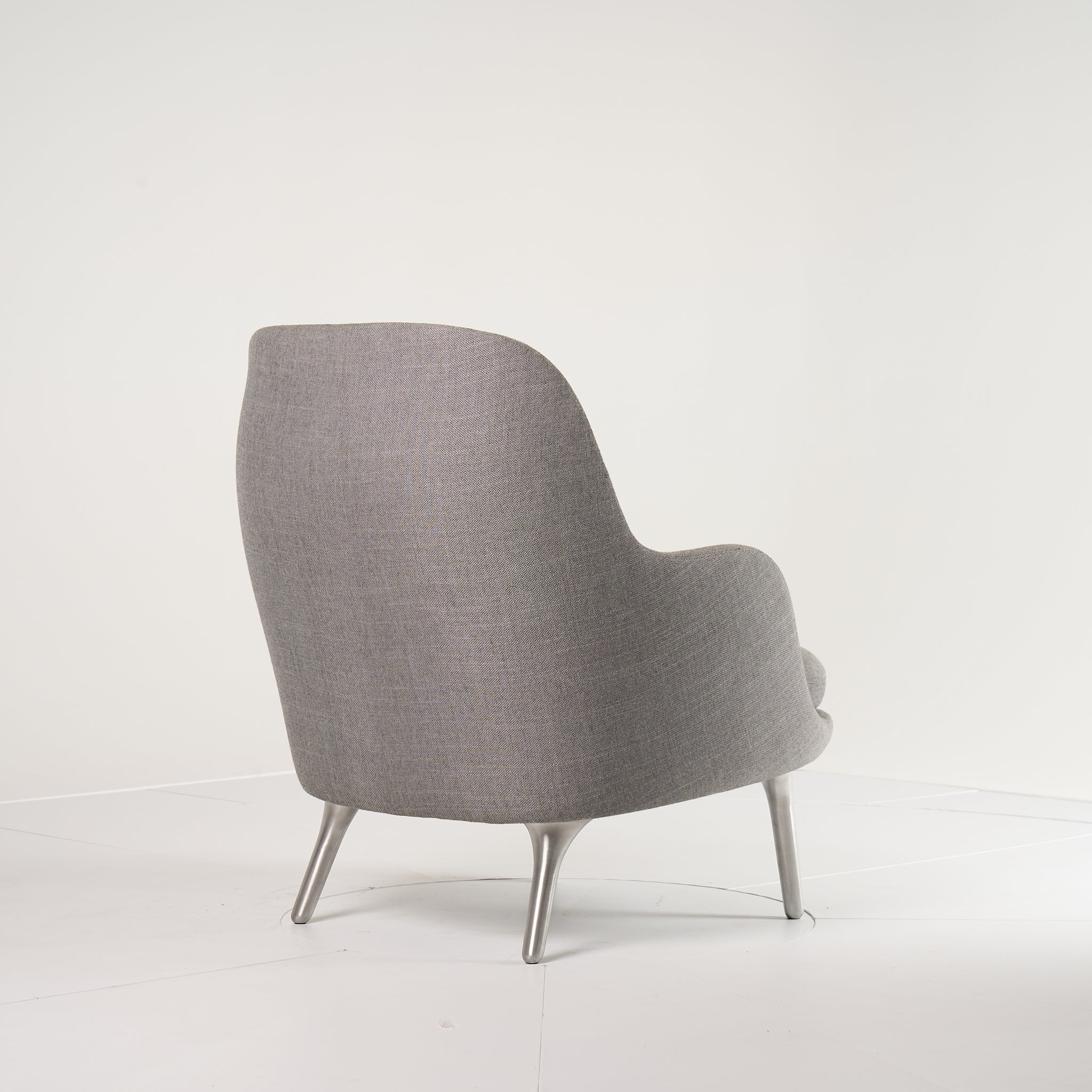 Fri Chair by Fritz Hansen in Light Grey / Brushed Aluminum | Open Box – Excellent | Shop Now | MO-FHA-JH4-44-Hero Image-7