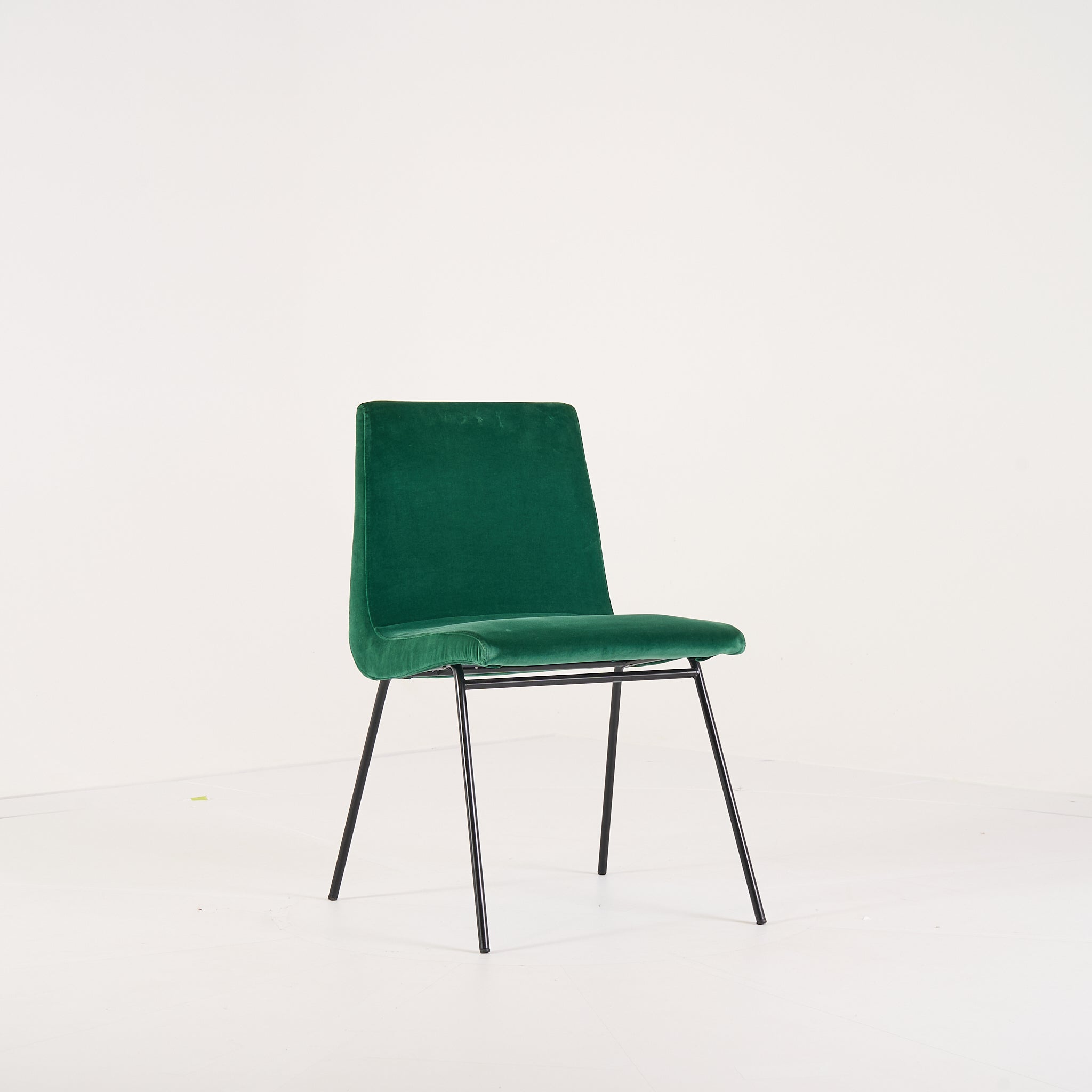 Tv Dining chair by Ligne Roset in Harald Meleze | Well Loved – Fair | Shop Now | MO-LIR-10262000-1208-Hero Image-2