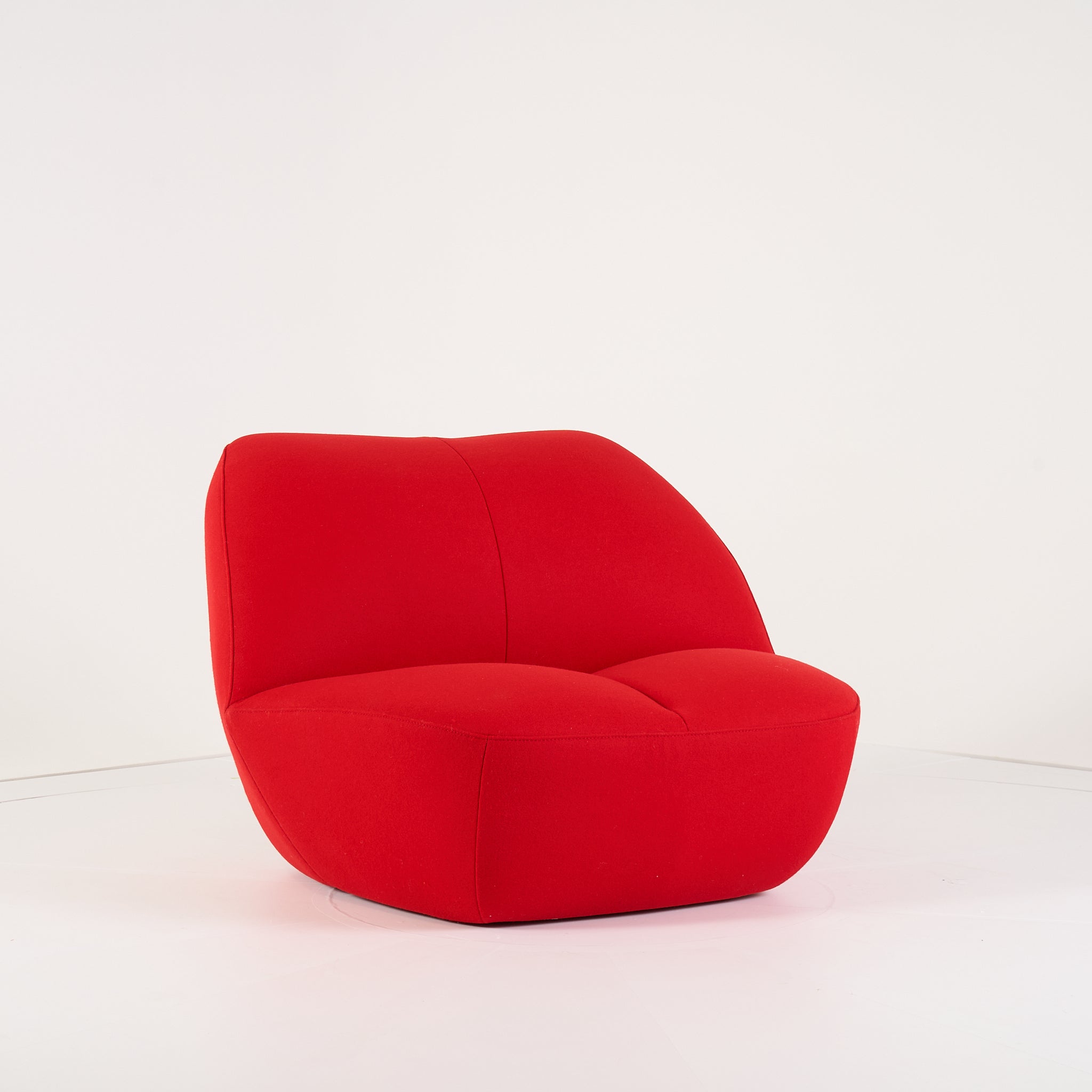 Kisss Lounge Chair by Moooi in Kvadrat Divina 3 Fabric | Gently Used – Good | Shop Now | MO-MOO-8718282779409-1129-Hero Image-3