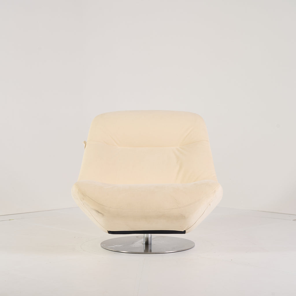 Manarola Swivelling Armchair by Ligne Roset in Alcantara Eggshell | Project Piece – As-Is | Shop Now | MO-LIR-14090200-1198-Hero Image-1