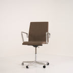 Oxford by Fritz Hansen in Low Back / Canvas 264 / Chrome | Project Piece – As-Is | Shop Now | MO-FHA-3291W-45-Hero Image-5